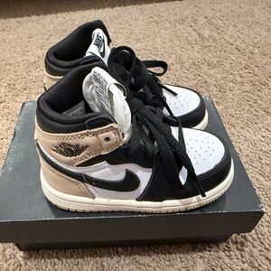 “New” Nike Kids Black and Tan Sneakers size6c